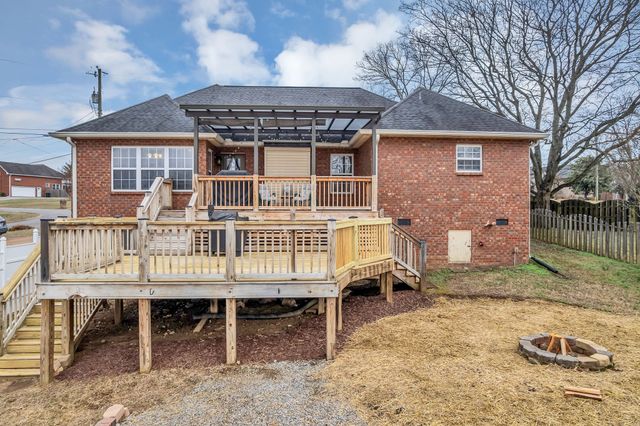 101 Knights Bridge Station, Hendersonville, TN 37075