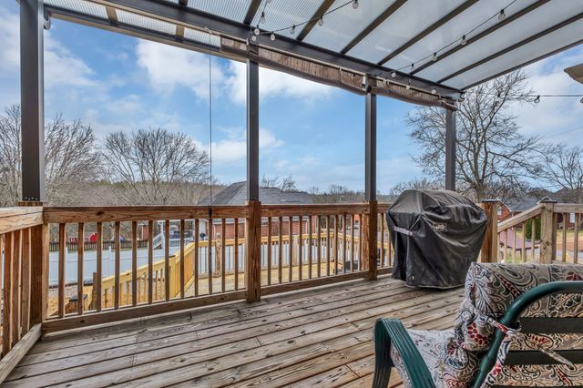 101 Knights Bridge Station, Hendersonville, TN 37075