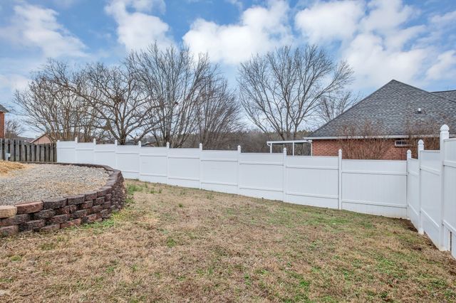 101 Knights Bridge Station, Hendersonville, TN 37075