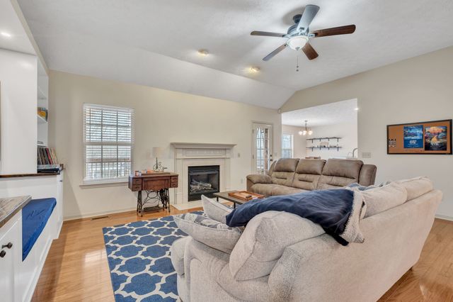 101 Knights Bridge Station, Hendersonville, TN 37075