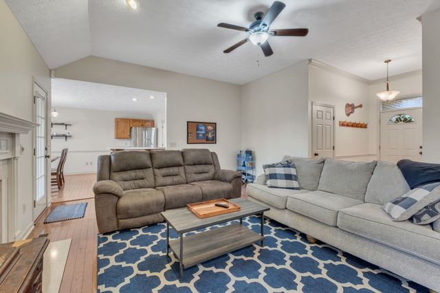 101 Knights Bridge Station, Hendersonville, TN 37075