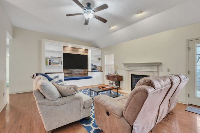 101 Knights Bridge Station, Hendersonville, TN 37075