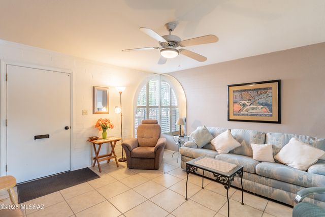 174 S Paseo Tierra Apt C, Green Valley, AZ 85614