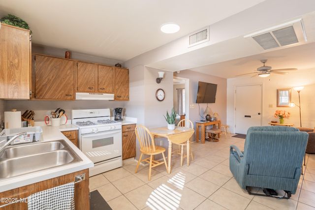 174 S Paseo Tierra Apt C, Green Valley, AZ 85614