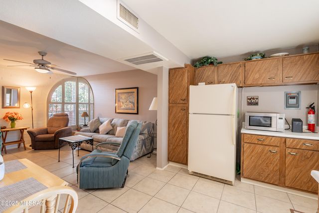 174 S Paseo Tierra Apt C, Green Valley, AZ 85614