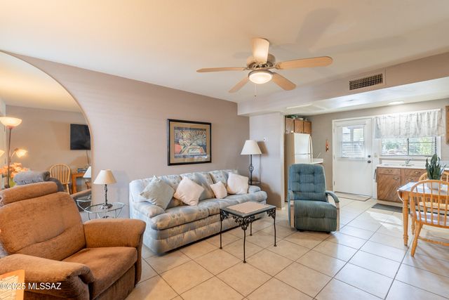 174 S Paseo Tierra Apt C, Green Valley, AZ 85614