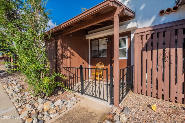 174 S Paseo Tierra Apt C, Green Valley, AZ 85614
