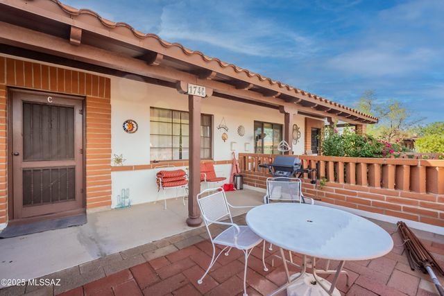 174 S Paseo Tierra Apt C, Green Valley, AZ 85614