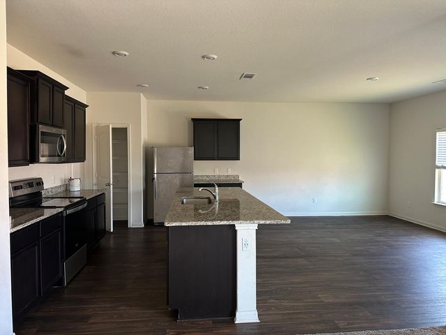 225 Allington CIR, Jarrell, TX 76537