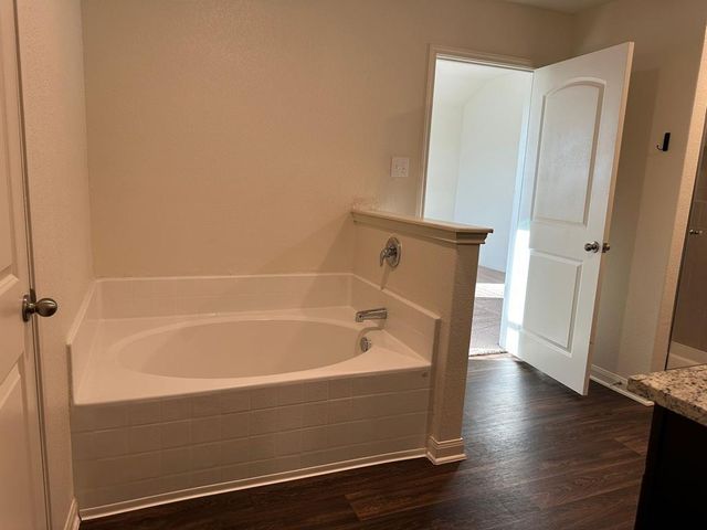 225 Allington CIR, Jarrell, TX 76537