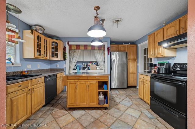 1714 Pleasant Valley Place, Van Buren, AR 72956