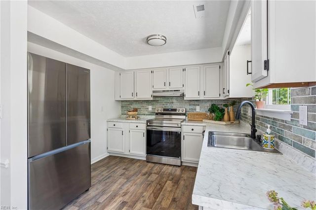 23 Sinton RD, Newport News, VA 23601