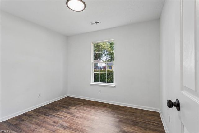 23 Sinton RD, Newport News, VA 23601