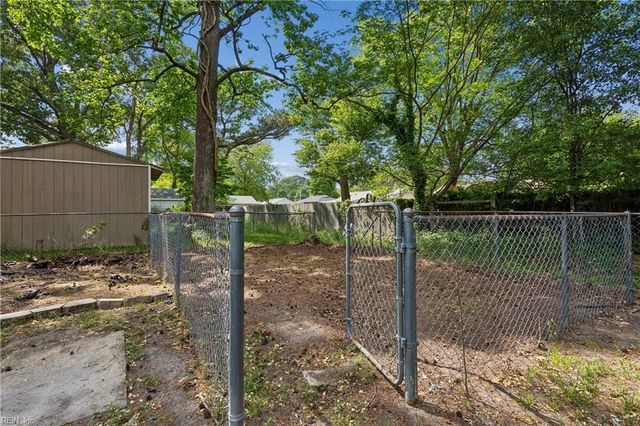 23 Sinton RD, Newport News, VA 23601