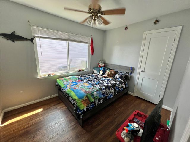 424 Evans Street, Angleton, TX 77515