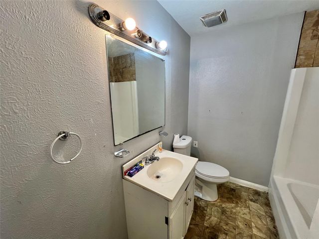 424 Evans Street, Angleton, TX 77515