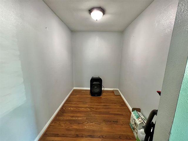 424 Evans Street, Angleton, TX 77515