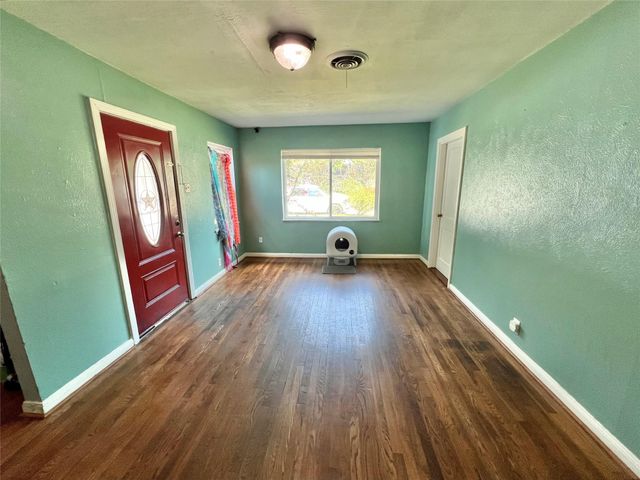 424 Evans Street, Angleton, TX 77515