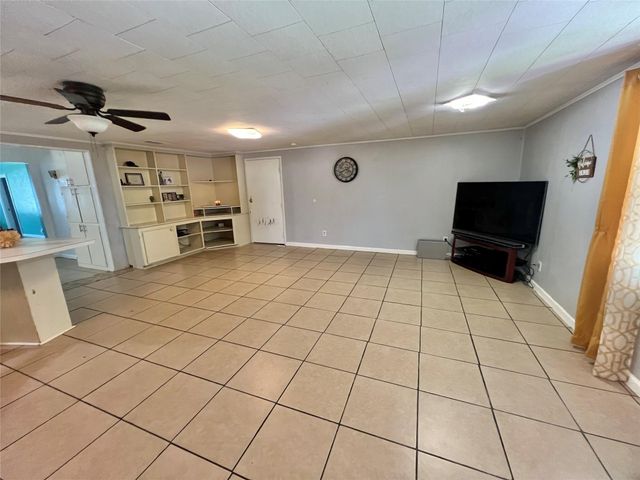 424 Evans Street, Angleton, TX 77515