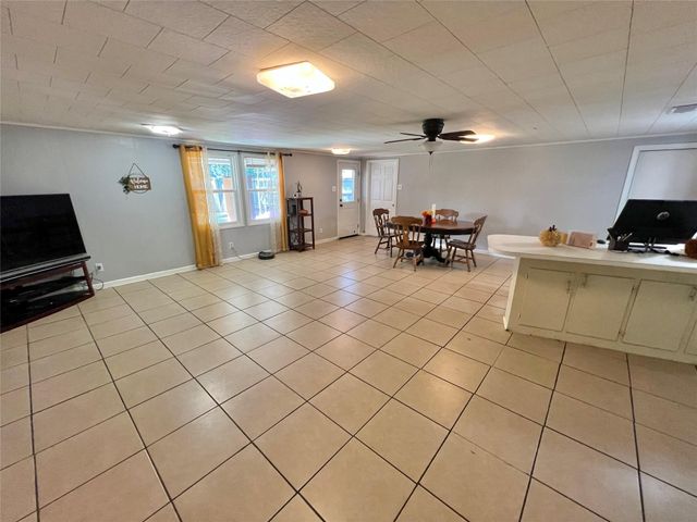 424 Evans Street, Angleton, TX 77515