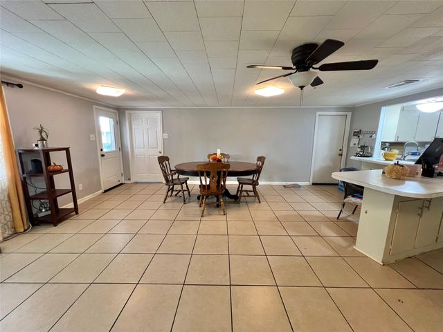 424 Evans Street, Angleton, TX 77515