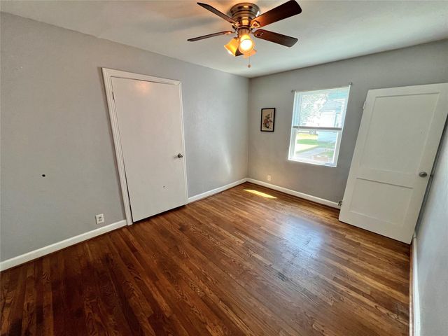 424 Evans Street, Angleton, TX 77515