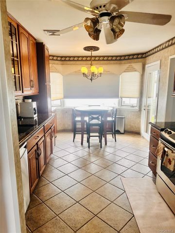 310 Southwood Circle, Syosset, NY 11791