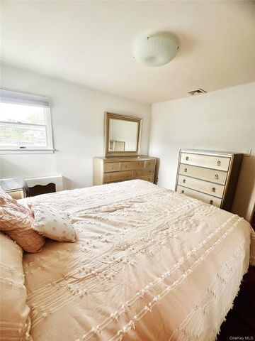 310 Southwood Circle, Syosset, NY 11791