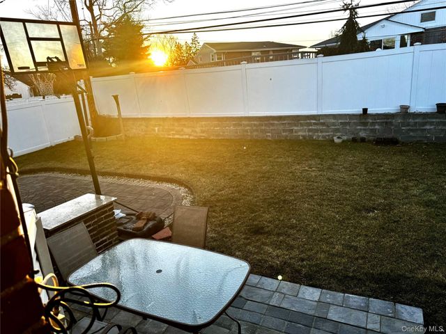 310 Southwood Circle, Syosset, NY 11791