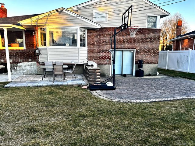 310 Southwood Circle, Syosset, NY 11791