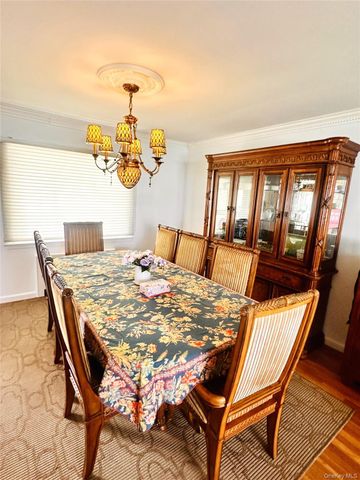 310 Southwood Circle, Syosset, NY 11791