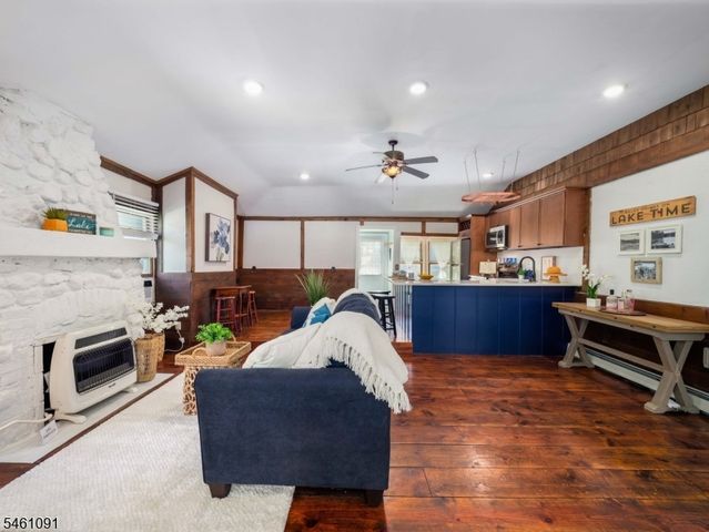 32 Laurel Dr, Jefferson Twp., NJ 07438