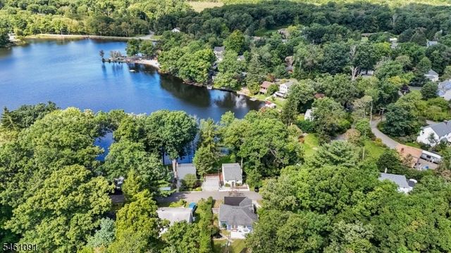 32 Laurel Dr, Jefferson Twp., NJ 07438