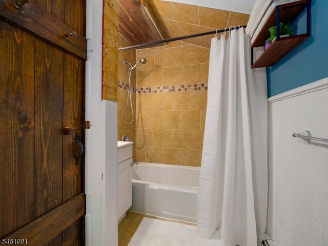 32 Laurel Dr, Jefferson Twp., NJ 07438