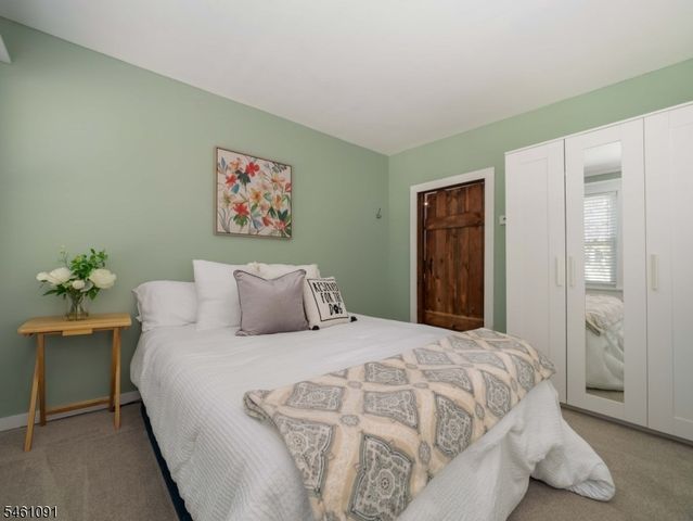 32 Laurel Dr, Jefferson Twp., NJ 07438