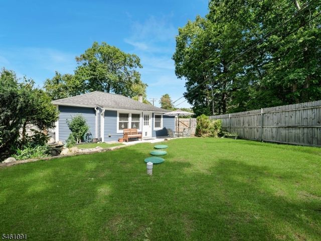 32 Laurel Dr, Jefferson Twp., NJ 07438