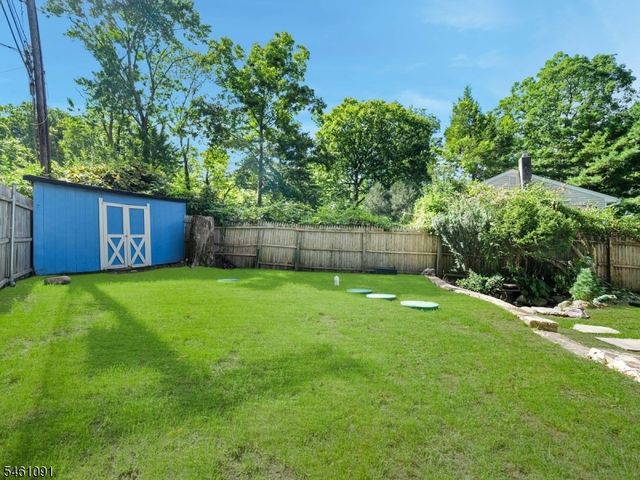 32 Laurel Dr, Jefferson Twp., NJ 07438