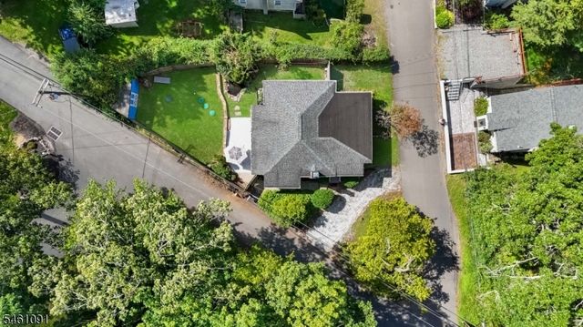 32 Laurel Dr, Jefferson Twp., NJ 07438