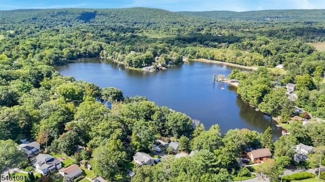32 Laurel Dr, Jefferson Twp., NJ 07438