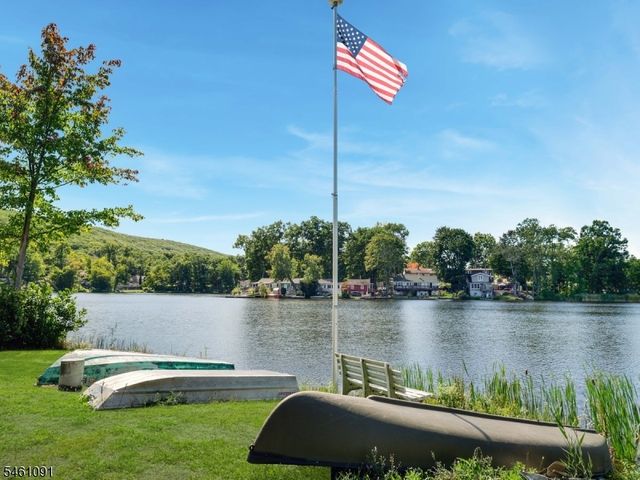 32 Laurel Dr, Jefferson Twp., NJ 07438
