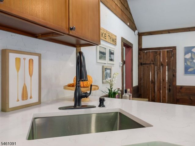 32 Laurel Dr, Jefferson Twp., NJ 07438