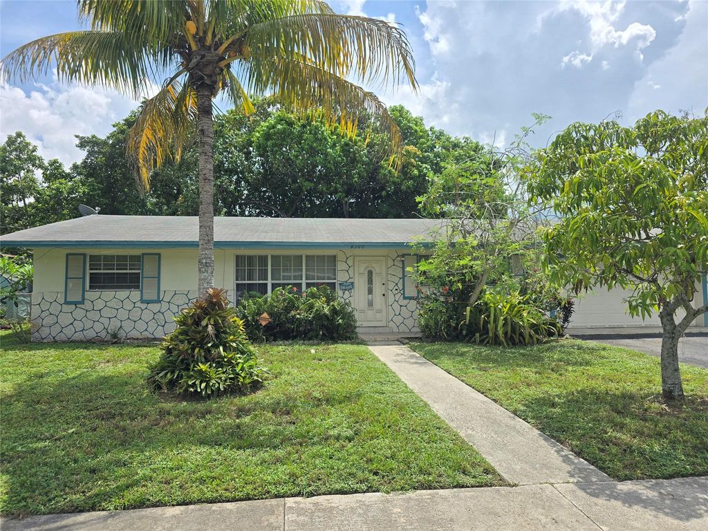 4360 NW 4th St, Plantation, FL 33317