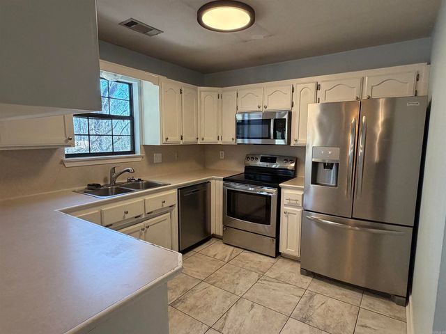 1054 Highland Blvd, Cabot, AR 72023