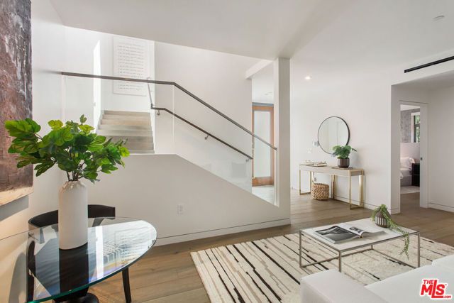 8600 Wilshire Boulevard TH 3, Beverly Hills, CA 90211