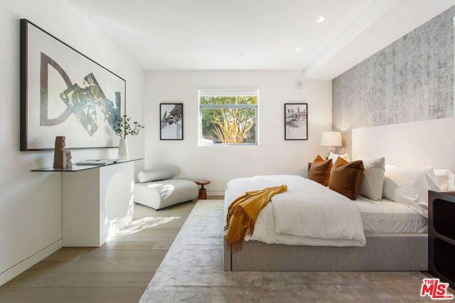 8600 Wilshire Boulevard TH 3, Beverly Hills, CA 90211