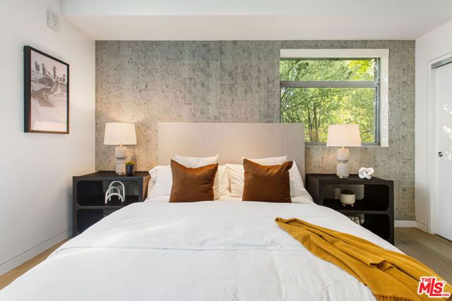 8600 Wilshire Boulevard TH 3, Beverly Hills, CA 90211