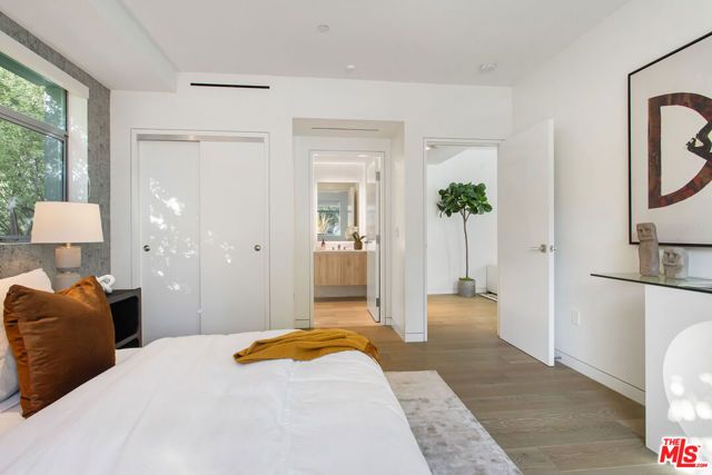 8600 Wilshire Boulevard TH 3, Beverly Hills, CA 90211