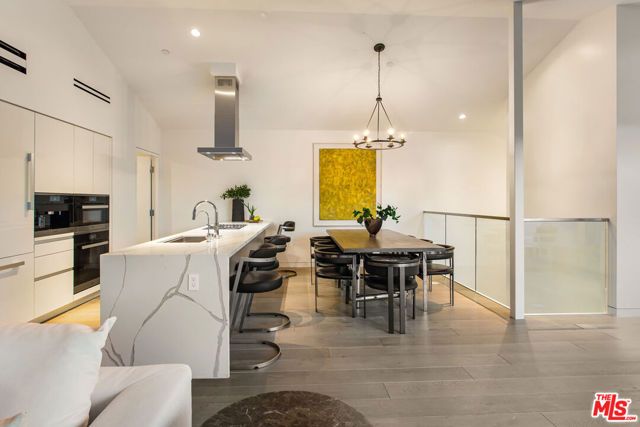 8600 Wilshire Boulevard TH 3, Beverly Hills, CA 90211