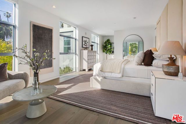 8600 Wilshire Boulevard TH 3, Beverly Hills, CA 90211