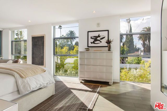 8600 Wilshire Boulevard TH 3, Beverly Hills, CA 90211